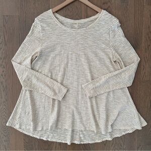 Old Navy Long Sleeve Extreme Crewneck Swing Tee in Cream Olive Stripe Size Small